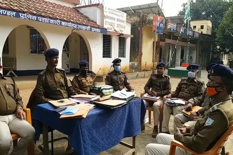 crime-meeting-with-police-station-in-charge-and-inspector-in-dumka