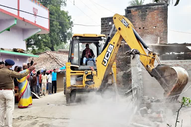 encroachment removed on orders of High Court in Aurangabad