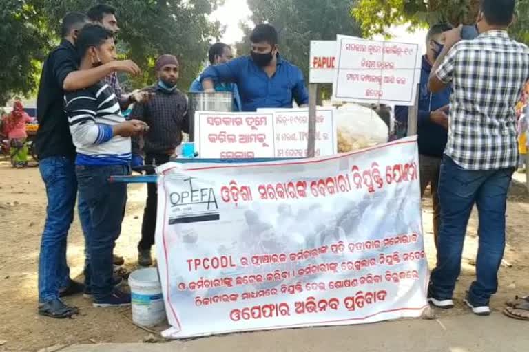 OPEFA workers protest against state government by selling Gupchup