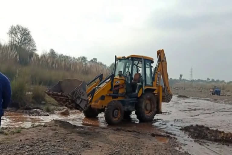 Illegal mining in Mahadev Ravine of Nalagarh