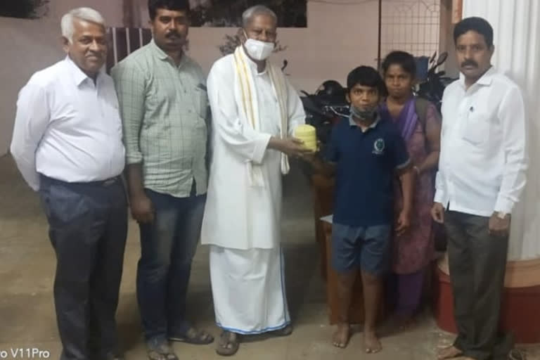 handicap boy donated his saving for the construction of Ayodhya Ram Mandir