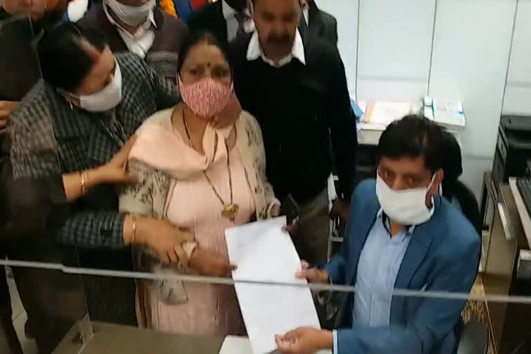 bjp-rebel-councilor-chandravati-shukla-filed-nomination-for-the-post-of-mayor-in-chandigarh