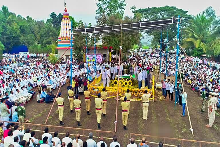 Funeral of former state cooperative minister vilaskaka undalkar at undale