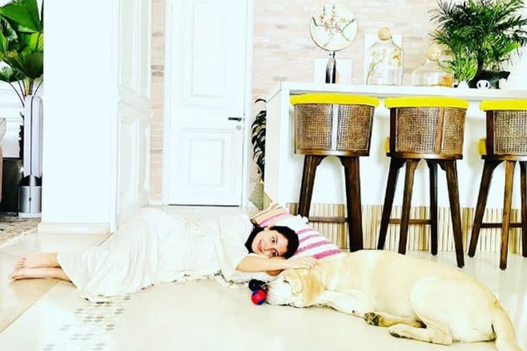 Anushka Sharma spends quality time with her doggo