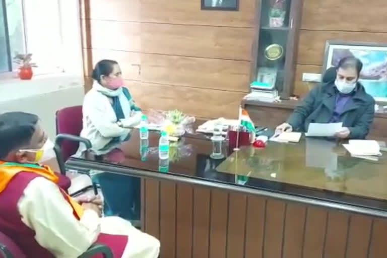 जसकौर मीणा ने कलेक्टर को सौंपा ज्ञापन, Jaskaur Meena submitted memo to collector