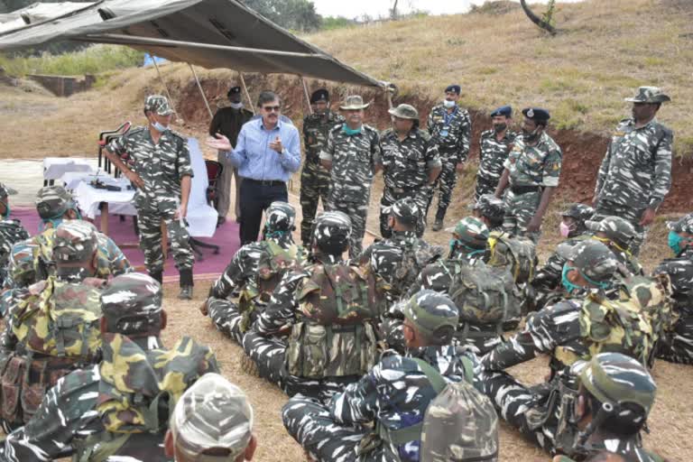 Senior Security Advisor K Vijay Kumar discusses with soldiers at Anti Naxal Training School sarguja