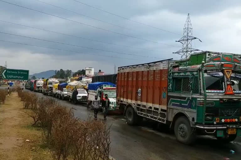 جموں سری نگر قومی شاہراہ پر گاڑیوں کی آمدورفت تیسرے دن بھی بند