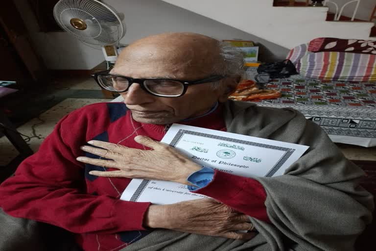 famous urdu poet bashir badr received his Phd degree after 48 years