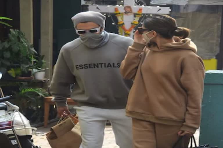 birthday-girl-deepika-padukone-spotted-with-ranveer-singh-in-bandra