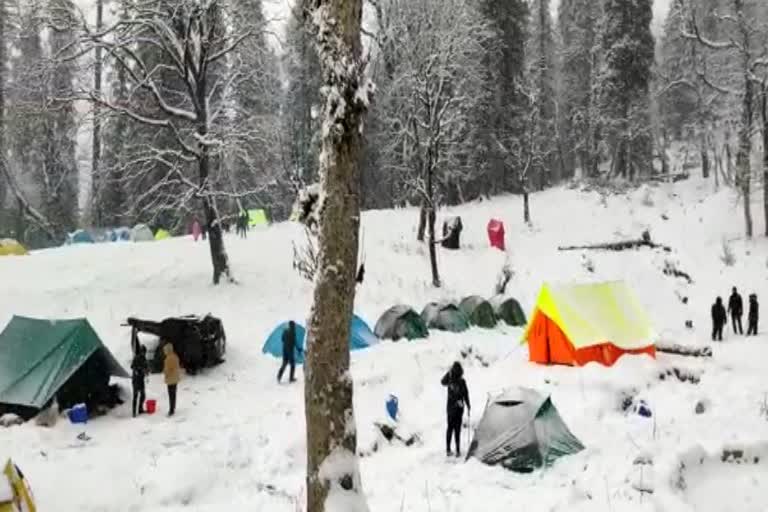 heavy snowfallin uttarkashi himalayan areas