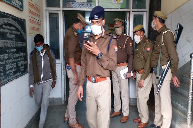 पुलिस अभिरक्षा से फरार आरोपी.