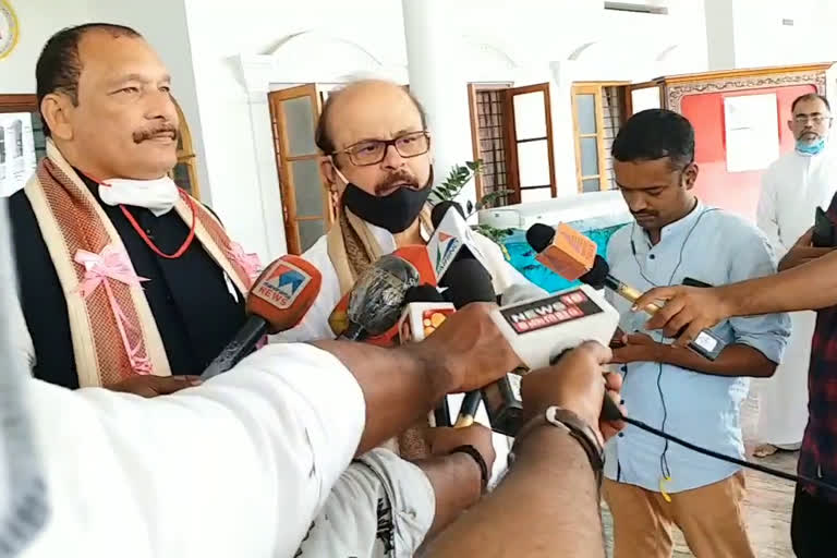 Tariq Anwar met the President of the Malankara Catholic Church  Tariq Anwar  President of the Malankara Catholic Church  Malankara Catholic Church  കർദിനാൾ മാർ ബസേലിയോസ് ക്ലിമിസ് കത്തോലിക്കാ ബാവ  മലങ്കര കത്തോലിക്കാ സഭ  മലങ്കര കത്തോലിക്കാ സഭ അധ്യക്ഷൻ കർദിനാൾ മാർ ബസേലിയോസ് ക്ലിമിസ് കത്തോലിക്കാ ബാവ  എ.ഐ.സി.സി ജനറൽ സെക്രട്ടറി താരിഖ് അന്‍വര്‍