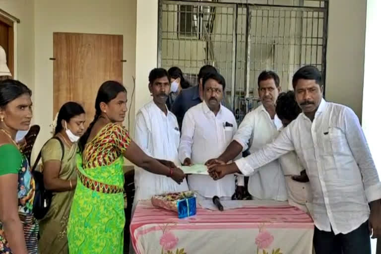 Kalyana Lakshmi and Shadi Mubarak checks handed over to Alampur MLA V.M. Distributed by Abraham