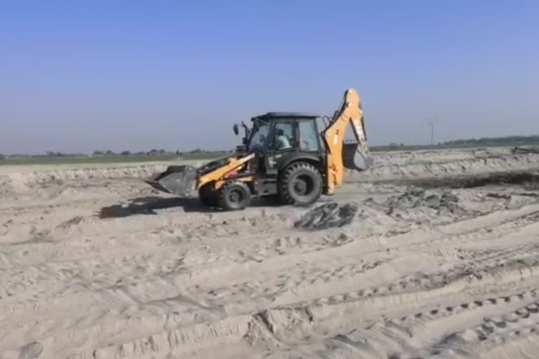 illegal-sand-mining-is-going-on-with-the-blessings-of-the-forest-department-in-kalgachia