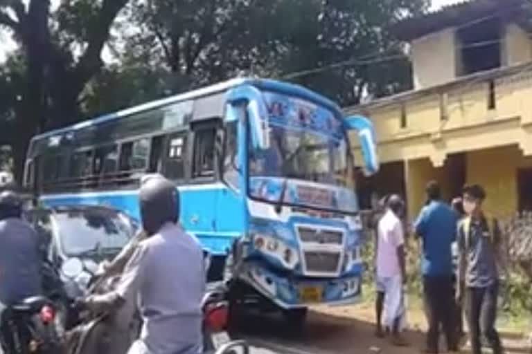 Bus and car collide  Pattambi Nangattiri  ബസും കാറും കൂട്ടിയിടിച്ച് അപകടം  പാലക്കാട്‌