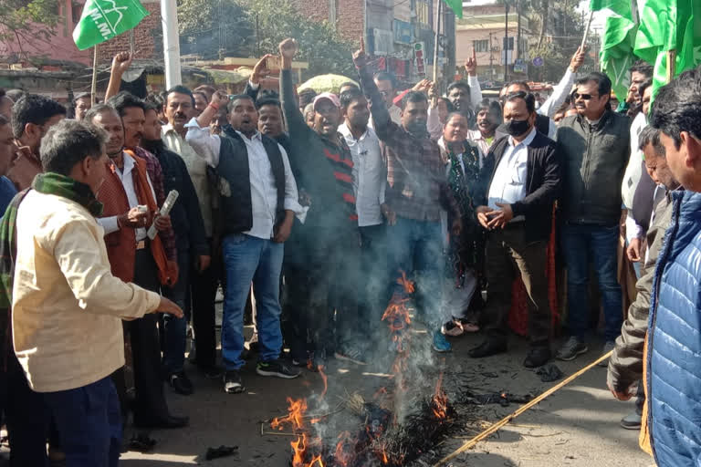 jmm burnt effigy of babulal marandi in giridih