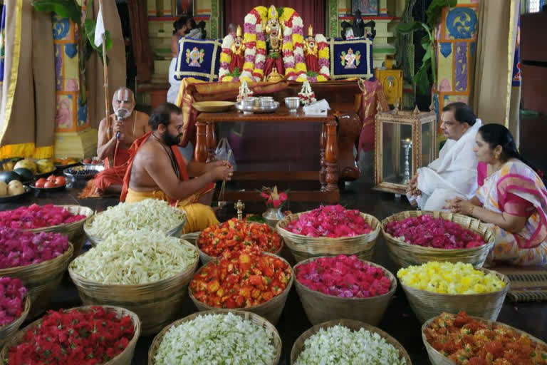 Laksha Pushparchana to Srimannarayana Swamy at ullipalem in krishna district