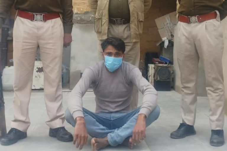 reward crooks of 5 thousand , alwar police arrested