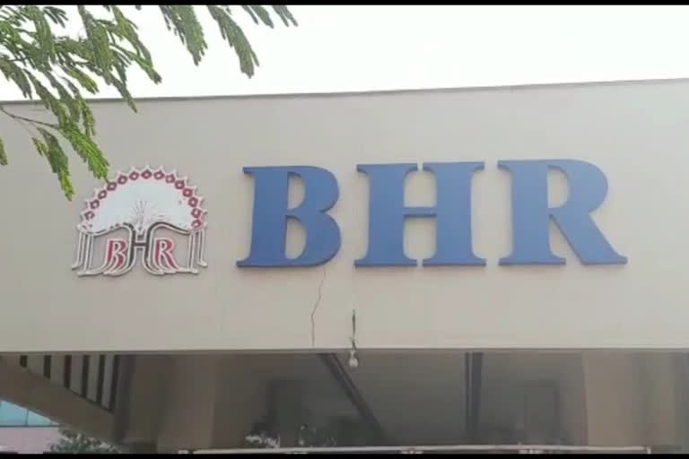 Bail to driver of absconding practitioner in BHR malpractice case