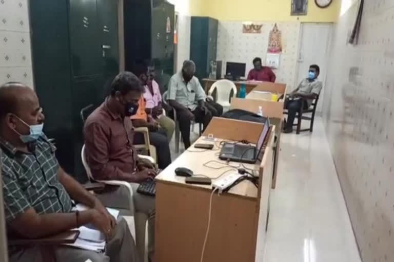 வரிவசூல் அலுவலர் கைது