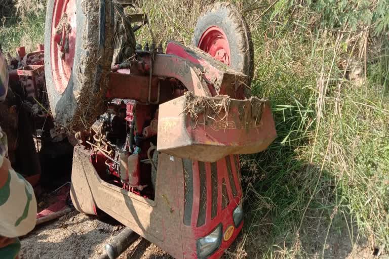 tractor overturning in dhamtari