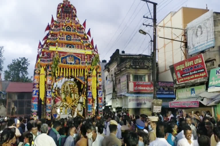 அஷ்டமி சப்பரத்தில் உலா வந்த மதுரை மீனாட்சி சுந்தரேஸ்வரர்