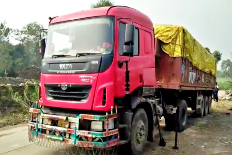 Bhilwara news, gravel-filled trailers seized, Illegal gravel transport, Illegal gravel mining, बजरी से भरा ट्रेलर जब्त, अवैध बजरी परिवहन, अवैध बजरी खनन, bhilwara news