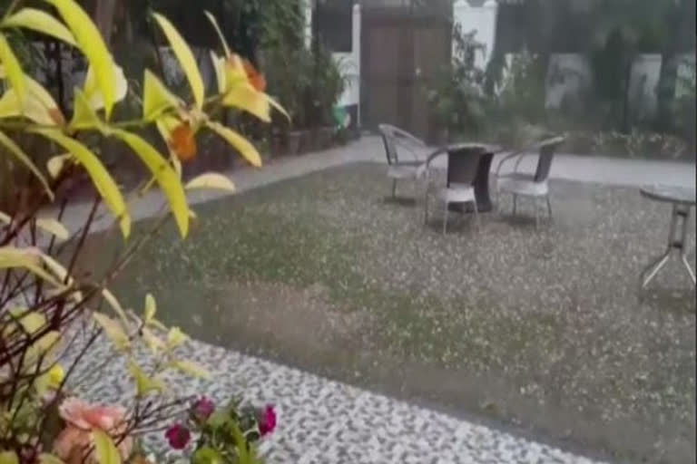 Rain, hailstorm lash parts of Delhi