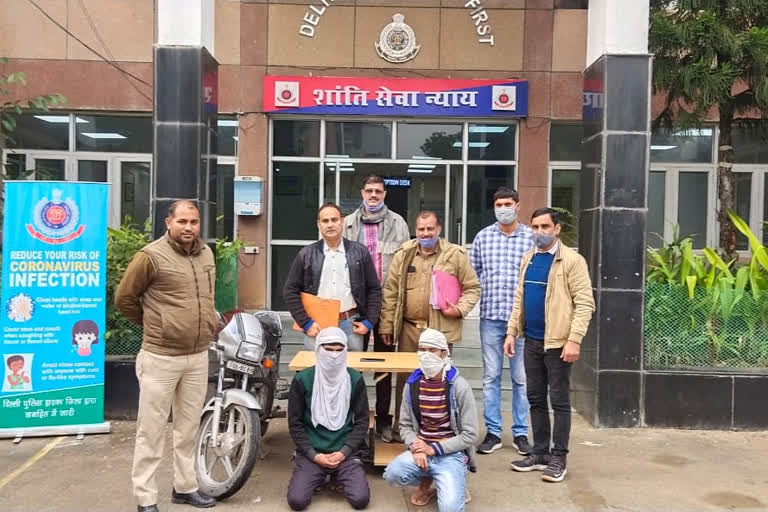 Delhi police arrested 2 snatchers with stolen bike in Dwarka