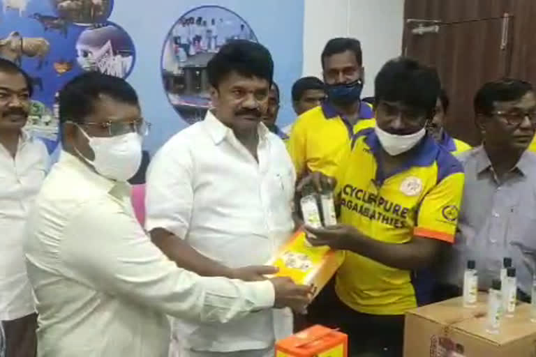 cycle agarbatti employees distribute sanitizers to corona warriors in hyderabad