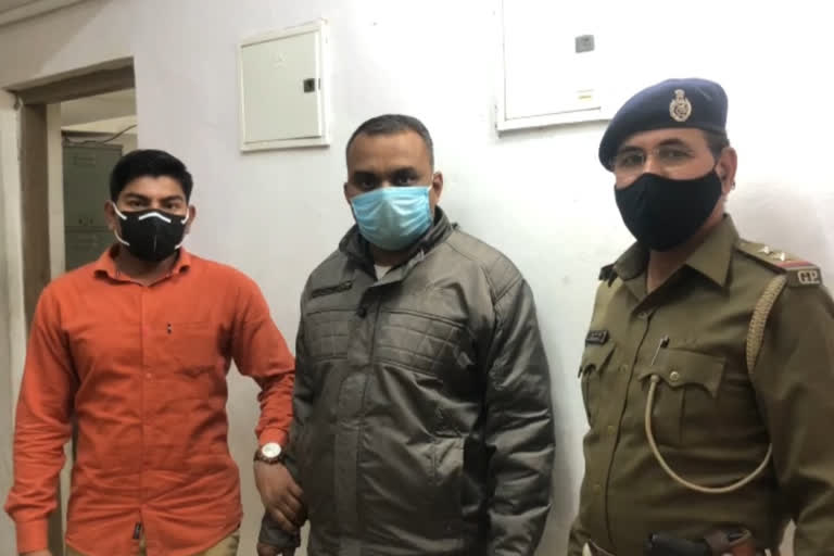Fake police collecting fines in the name of masks in Surat