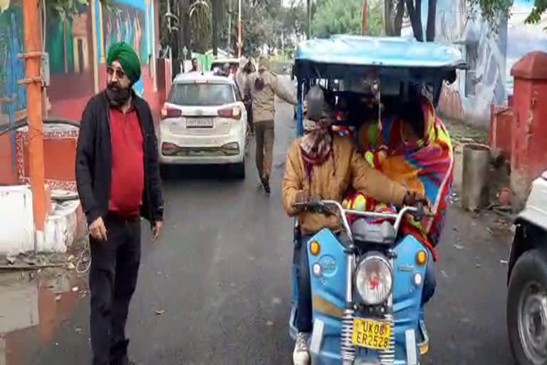 Harveer singh distributes blanket