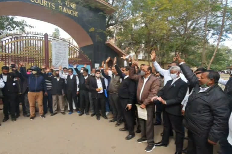 Advocates protested on demand for physical court  in Ranchi