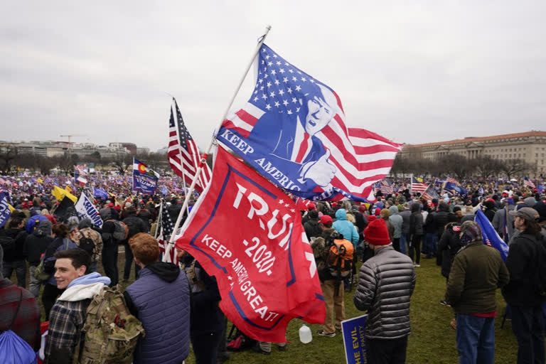 US Capitol locked down, Trump supporters clash with police, Joe Biden victory, உலக செய்திகள், ட்ரம்ப் செய்திகள், டிரம்ப் செய்திகள், வெள்ளை மாளிகை செய்திகள், white house news, international news in tamil, tamil international news, trump latest news, trump vs biden polls, trump vs biden, trump news, வெள்ளை மாளிகை செய்தி, டிரம்ப் தோல்வி