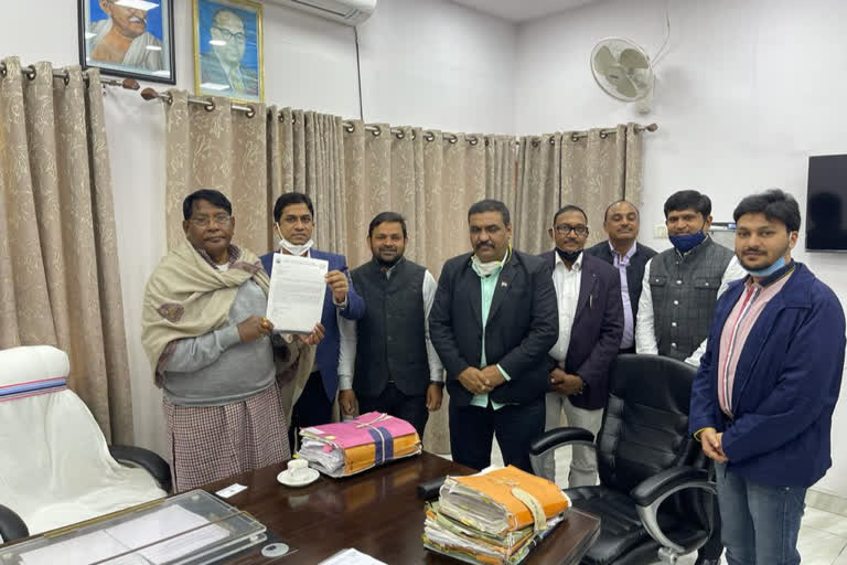 People of Jharkhand Chamber of Commerce met Jharkhand Finance Minister