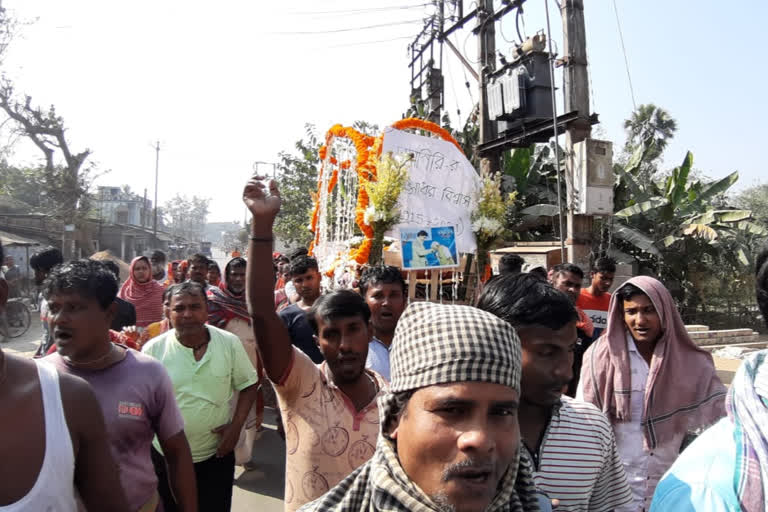 শেষকৃত্যে গঙ্গাধর বিশ্বাস