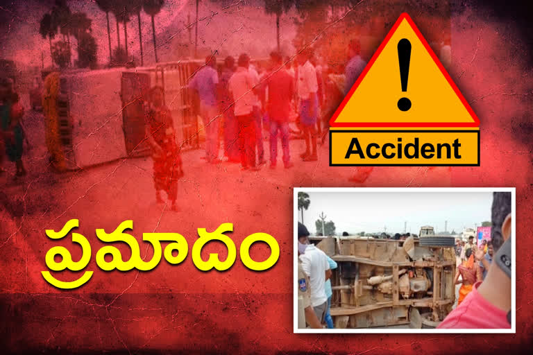 wedding vehicle overturned at Arvapalli, Suryapet district