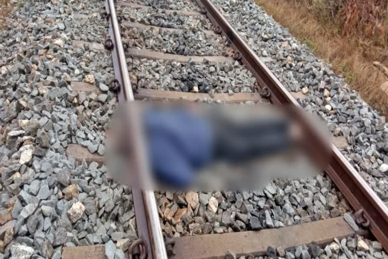 suicide-on-railway-track-at-holenarasimhapura-at-hassan