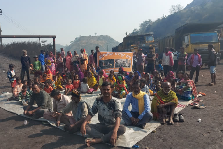 Nadkhurki coal dump workers protest against BCCL in dhanbad