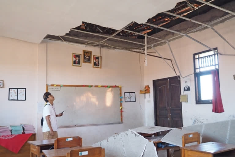 quake jolts Indonesia