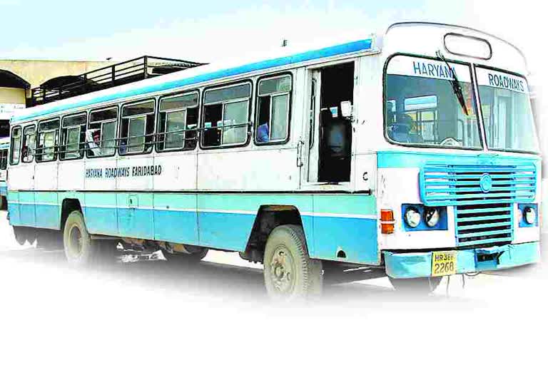 haryana-roadways-bus-climbing-on-foot-of-women-in-ambala