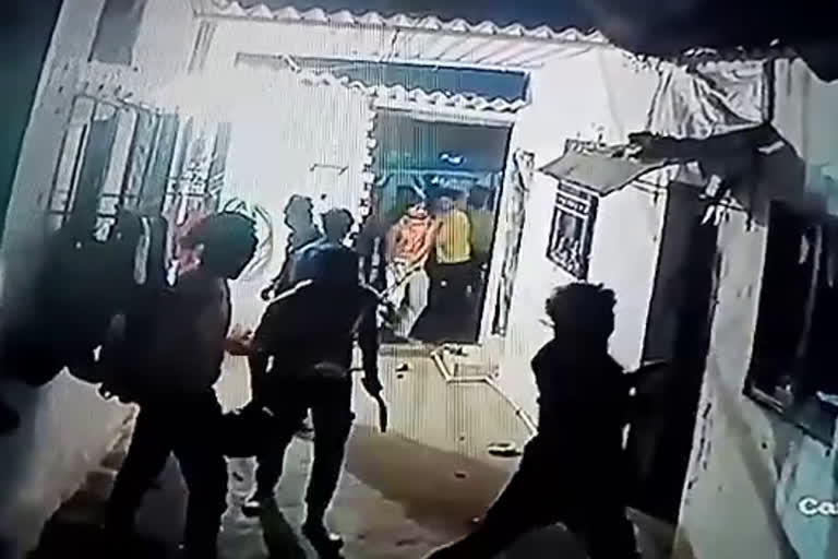 houses of citizen robbed by goons in ulhasnagar