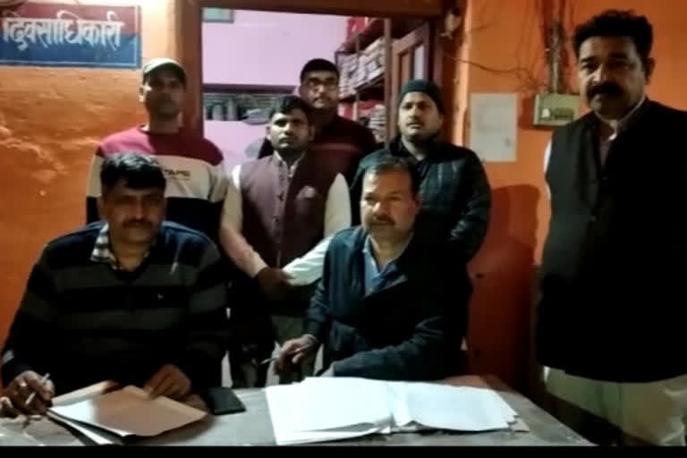 vigilance team arrested lekhpal for taking bribe of Rs 18,000 in jaunpur