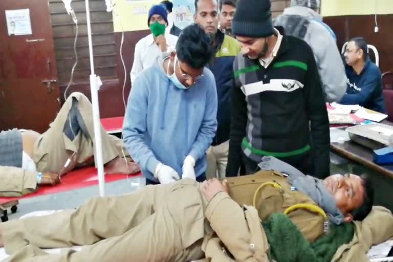 pickup collision  one policeman died  karauli news  बेकाबू पिकअप  पुलिस गश्त  करौली की खबर