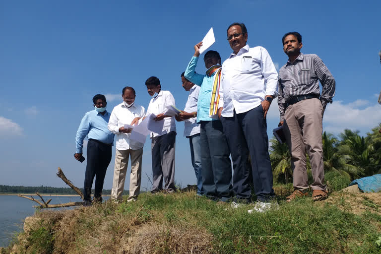 engineers visits the areas affected by the Godavari River