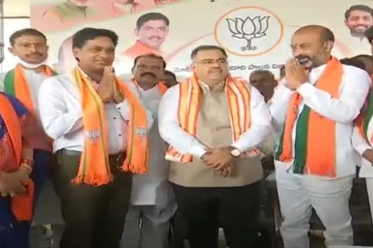 congress-ex-clp-leader-jana-reddy-follower-joind-in-bjp