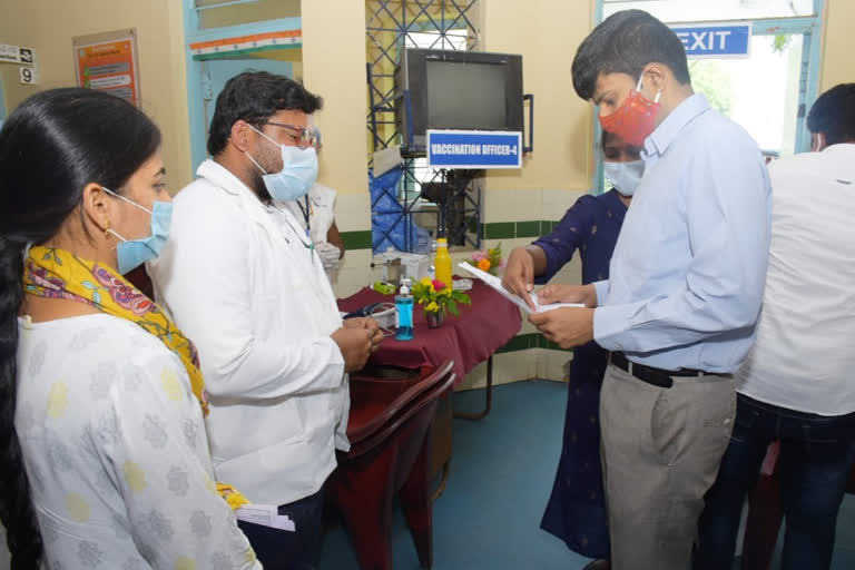 Collector inspecting PS Nagar Primary Health Center‌