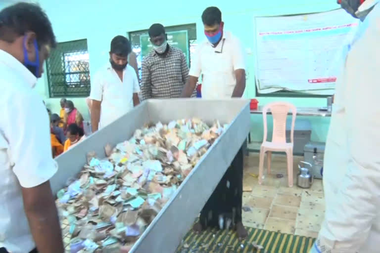 virushunagar irukankudi temple offerings counting