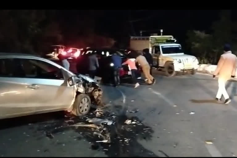 Two cars collided strongly in Mussoorie