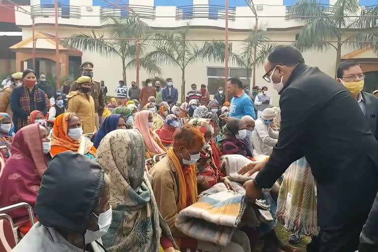 blanket distribution in mohanlalganj tehsil